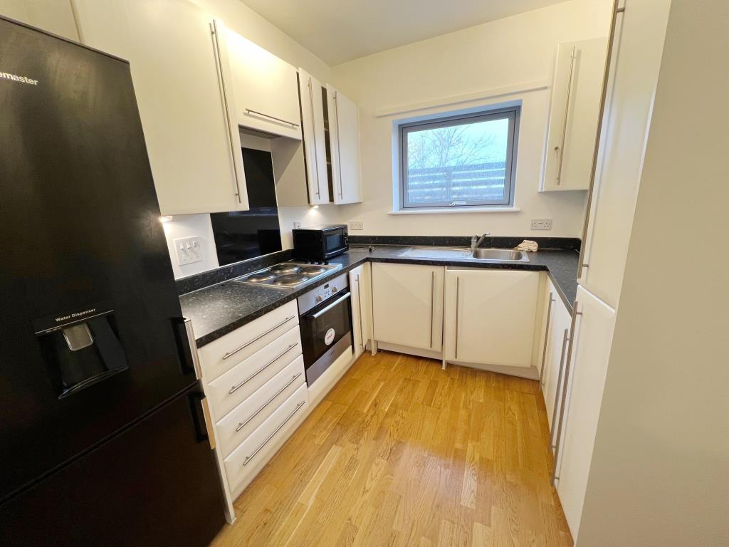 Lot: 114 - ONE-BEDROOM FLAT WITH BALCONY SITUATED IN CHADWELL HEATH. - Kitchen space